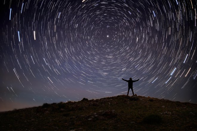 Rojstna karta opisuje našo usodo in je naš osnovni zemljevid, tranzitni planeti pa sprožajo dogodke. FOTO: Iri_sha/Getty Images