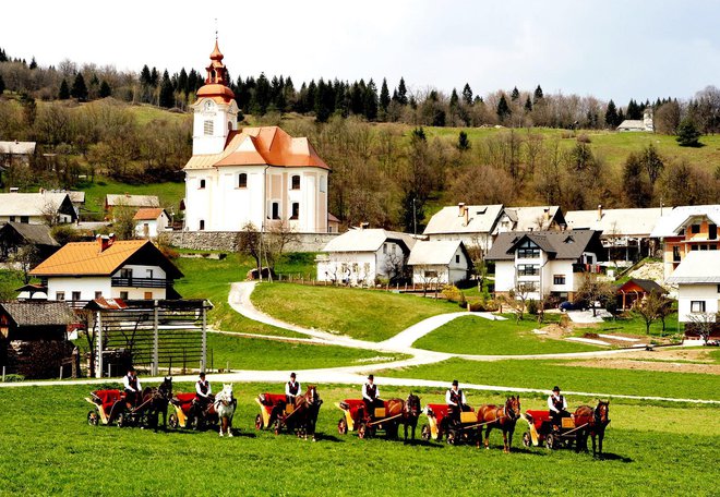 Pred cerkvijo v Zasipu Foto: Osebni arhiv