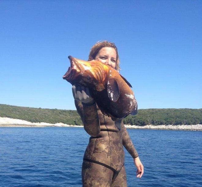 Fotografija: Špela Cimerman s spornim ulovom. FOTO: Instagram