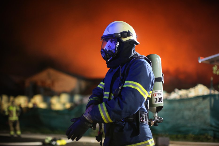 Fotografija: K sreči ni prišlo do poažara. Fotografija je simbolična. FOTO: Jure Eržen, Delo