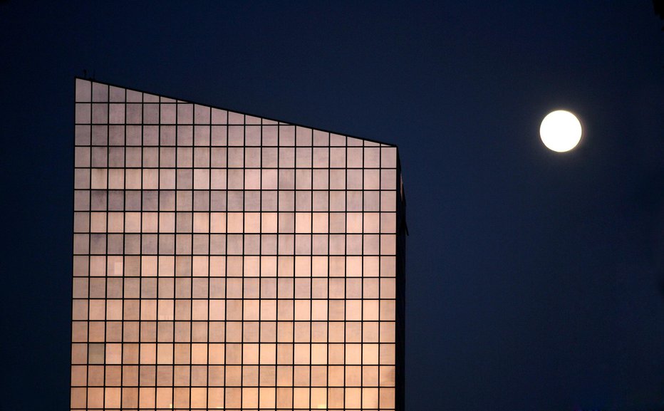 Fotografija: Polna luna. FOTO: Roman Šipić, Delo