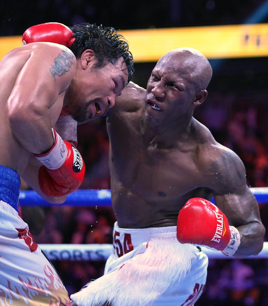 Fotografija: Yordenis Ugas (desno) je zadal boleč poraz Mannyju Pacquiau. FOTO: Stephen R. Sylvanie/Usa Today Sports