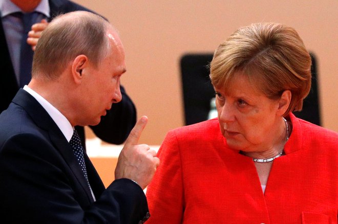 Besed, ki jih je citiral papež, ni izrekla Merklova, ampak Putin. FOTO: Philippe Wojazer, Reuters Pictures