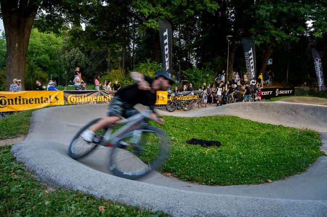 Bivši smučar Rene Mlekuž je drvel po šišenskem pumptracku.