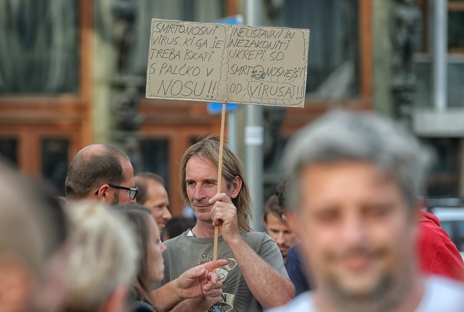 Fotografija: Fotografija s protesta, ki je potekal 15. septembra v prestolnici. FOTO: Blaž Samec