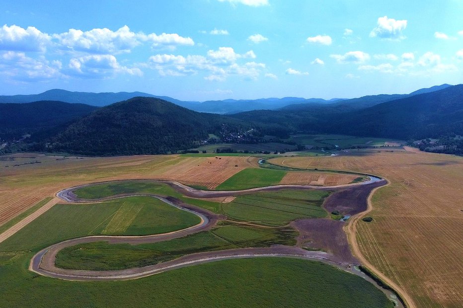 Fotografija: Novi stari okljuki in zasuta izravnana struga po koncu del Foto: Aleksander Vučanović