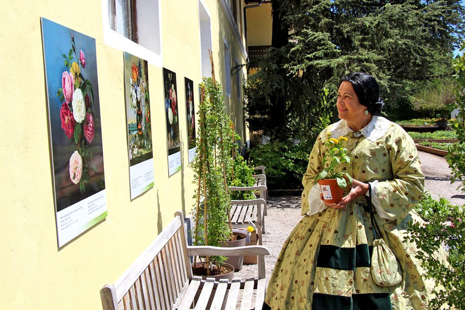 Fotografija: Marija Auersperg Attems ob razstavi v Arboretumu Volčji Potok FOTO: Kristina OmovŠek