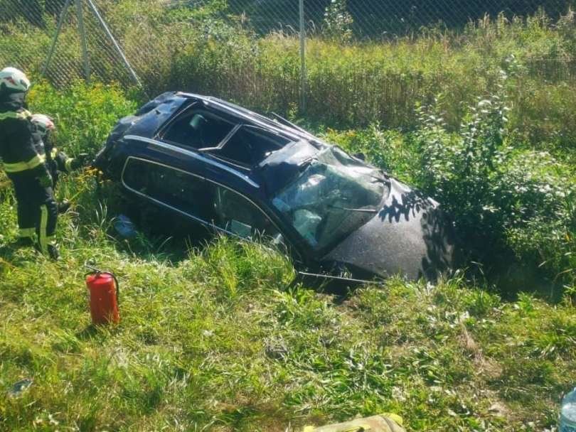 Fotografija: Potniki v avtomobilu so imeli kar nekaj sreče. FOTO: PGD Murska Sobota