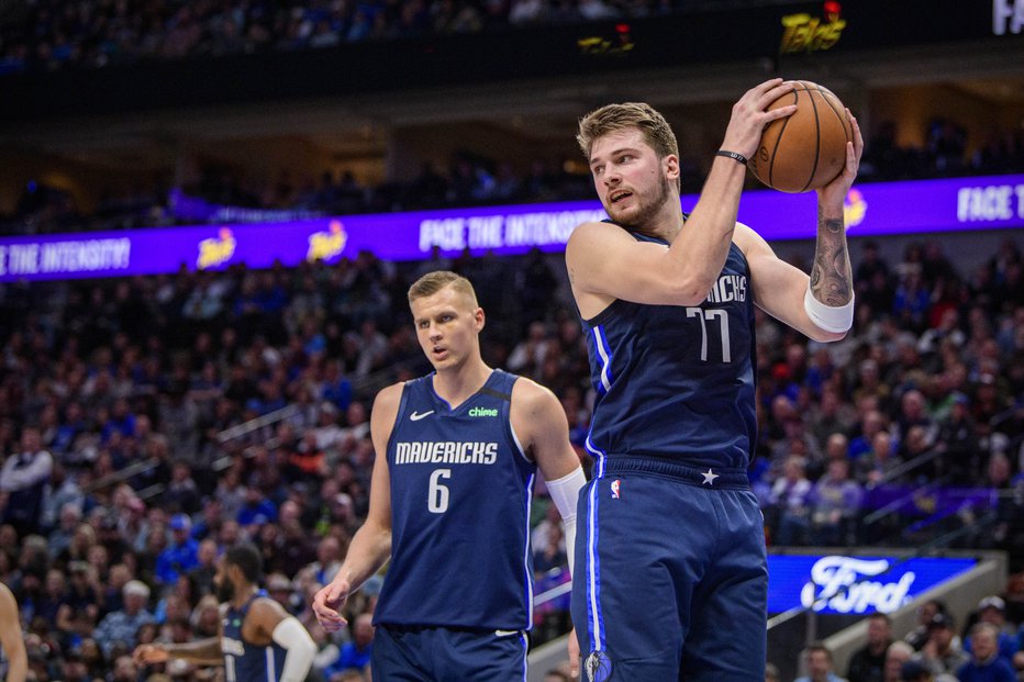 Fotografija: Luka Dončić (z žogo) in Kristaps Porzingis (levo) še zdaleč nista izkoristila vsega svojega potenciala. FOTO: Jerome Miron/USA Today Sports