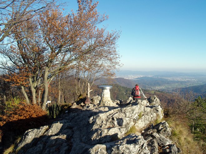 Na vrhu 899 metrov nad morjem Fotografije: Janez Mihovec