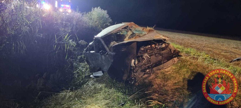 Fotografija: Avto je bil v slabem stanju, iskali so pobeglega voznika. FOTO: PGD Gornja Radgona
