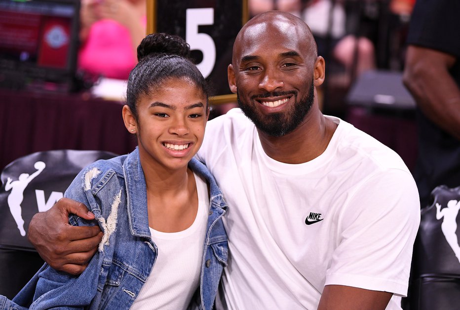 Fotografija: Kobe Bryant s hčerko Gianno, ki je z njim umrla v helikopterski nesreči.  FOTO: Usa Today Sports
