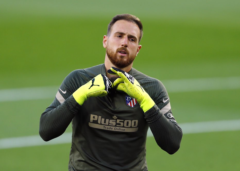 Fotografija: Jan Oblak v tej sezoni še ni povezal več kot dveh tekem brez prejetega gola. FOTO: Marcelo Del Pozo/Reuters
