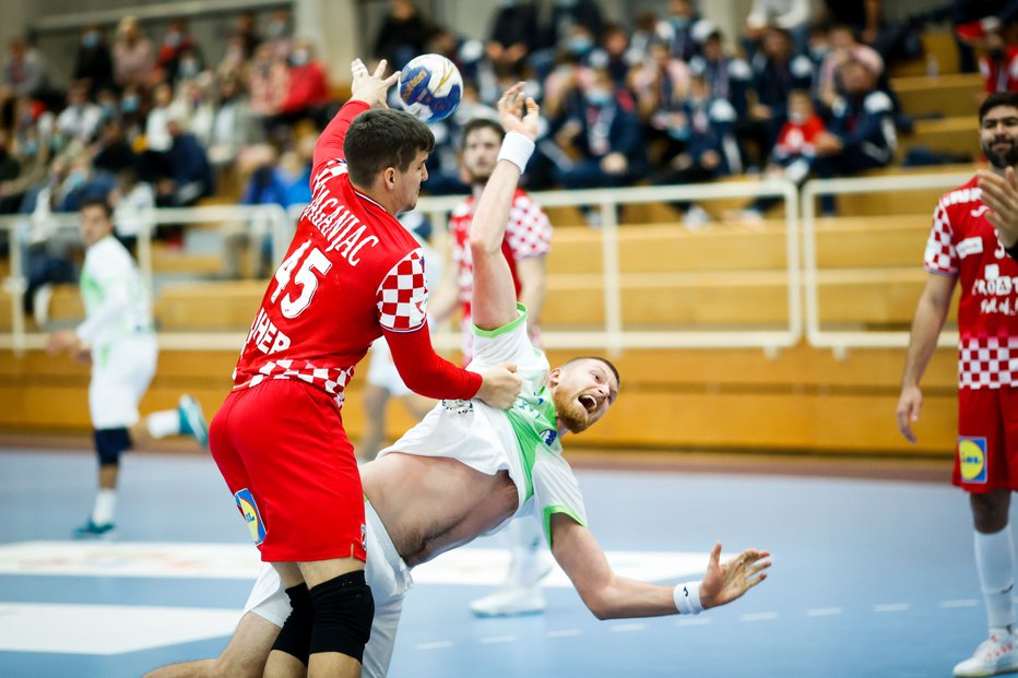 Fotografija: Blaž Blagotinšek se je bolj kot v obrambi izkazal v napadu. FOTO: Jozo Čabraja/Kolektiff
