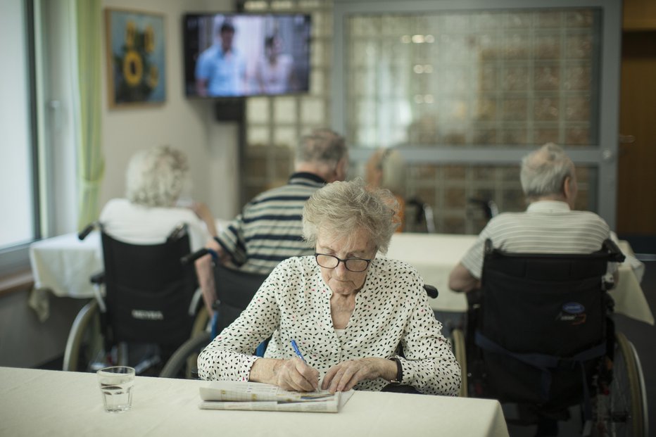 Fotografija: Socialni zavodi so oproščeni plačila RTV-prispevka za televizijske in radijske sprejemnike v skupnih prostorih. Foto: Jure Eržen
