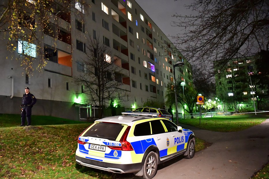 Fotografija: Na tleh pred blokom ju je našel mimoidoči. FOTO: Reuters
