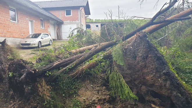 Ko narava pokaže zobe, nas iz njenega primeža rešujejo gasilke in gasilci.
