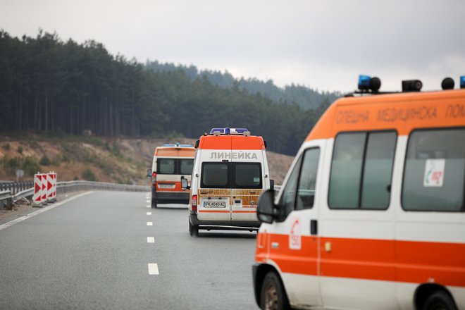 V nesreči avtobusa v Bolgariji je umrlo najmanj 46 ljudi. Nekaj preživelih zdravijo v bolnišnici v Sofiji. FOTO: Stoyan Nenov, Reuters
