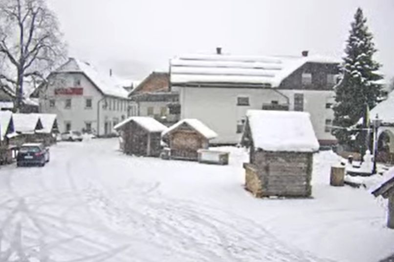 Fotografija: Sneži tudi v Kranjski Gori. FOTO: Spletna kamera, zaslonski posnetek
