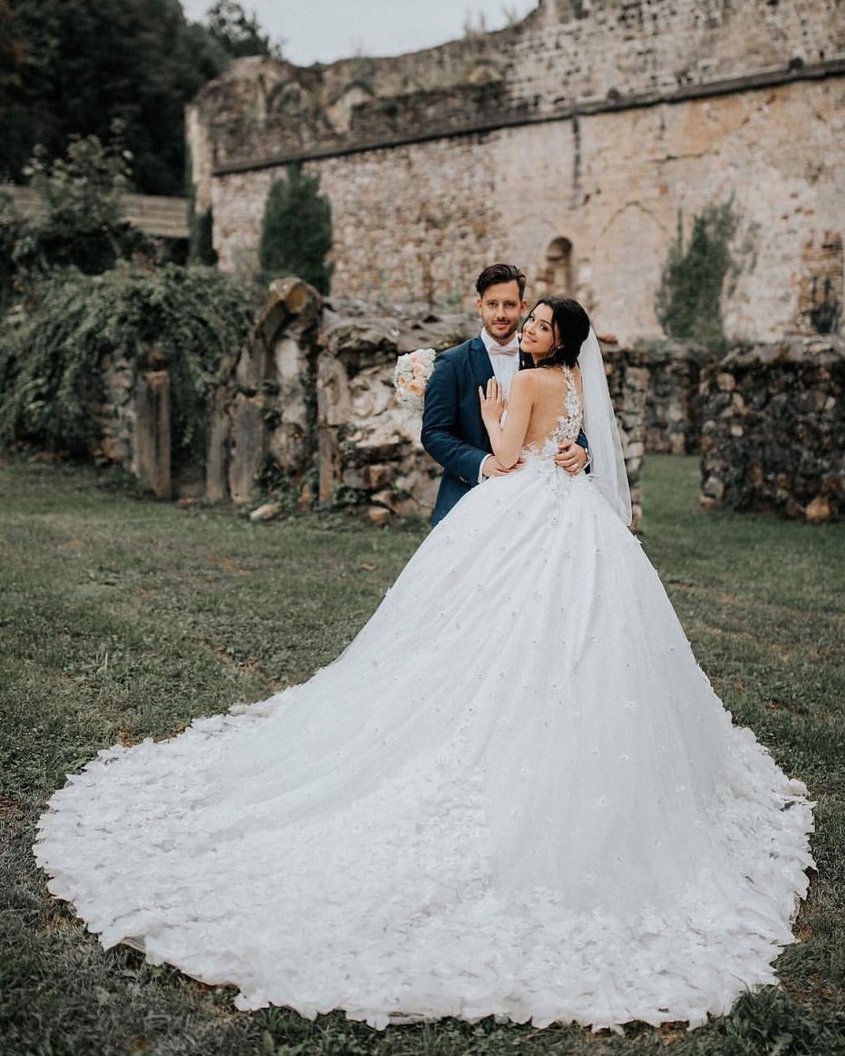 Fotografija: Matej in Sanja sta si večno zvestobo obljubila v Žički kartuziji. FOTO: instagram
