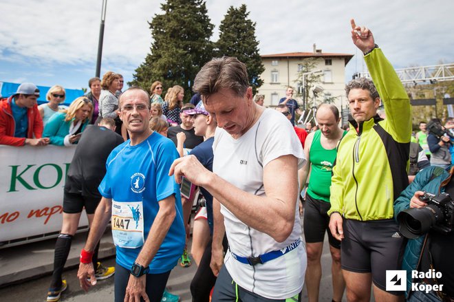 Strastni tekač Jurič v družbi Boruta Pahorja leta 2016 na Istrskem maratonu. FOTO: Radio Koper
