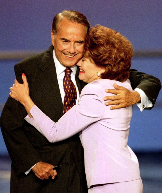 Bob Dole s soprogo Elizabetho. FOTO: Gary Hershorn, Reuters
