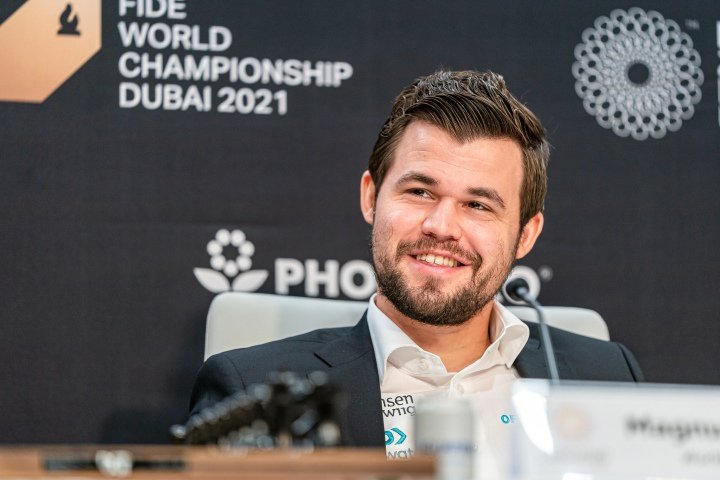 Fotografija: Magnus Carlsen je lahko nasmejan. FOTO: Eric Rosen/FIDE
