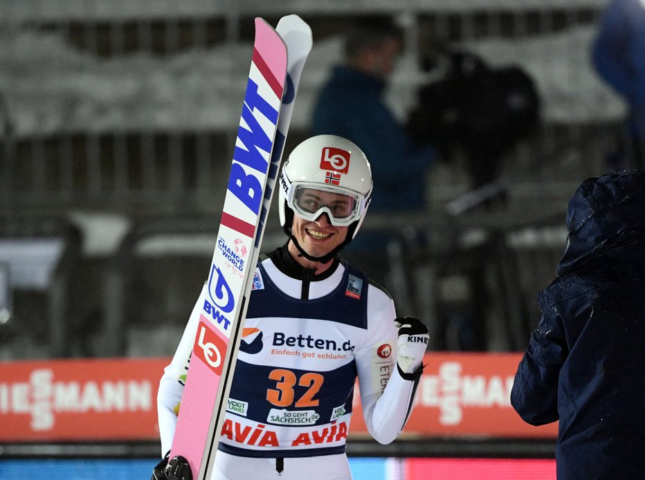 Fotografija: Daniel Andre Tande se je vrnil na zmagovalni oder. FOTO: Annegret Hilse, Reuters
