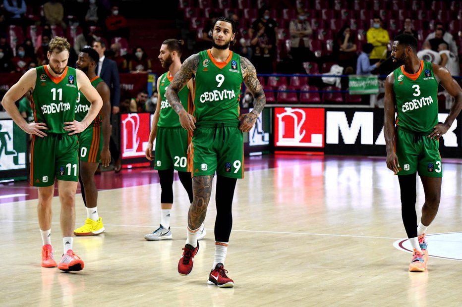 Fotografija: Obrazi stožiških košarkarjev povedo več kot tisoč besed. FOTO: Cedevita Olimpija
