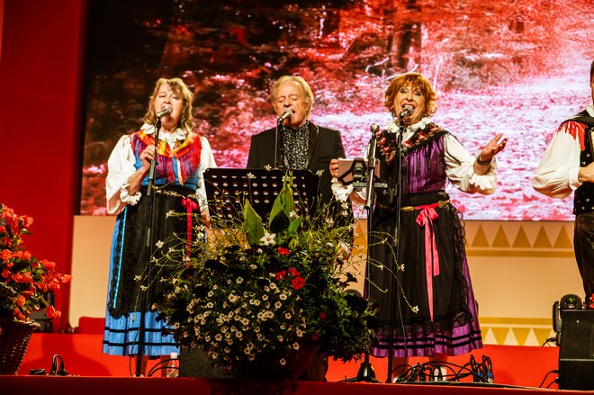 Avgusta je skupaj z Jožico Kališnik in Jožico Svete zapel v tercetu z Ansamblom Saša Avsenika na Festivalu Avsenik v Begunjah.
