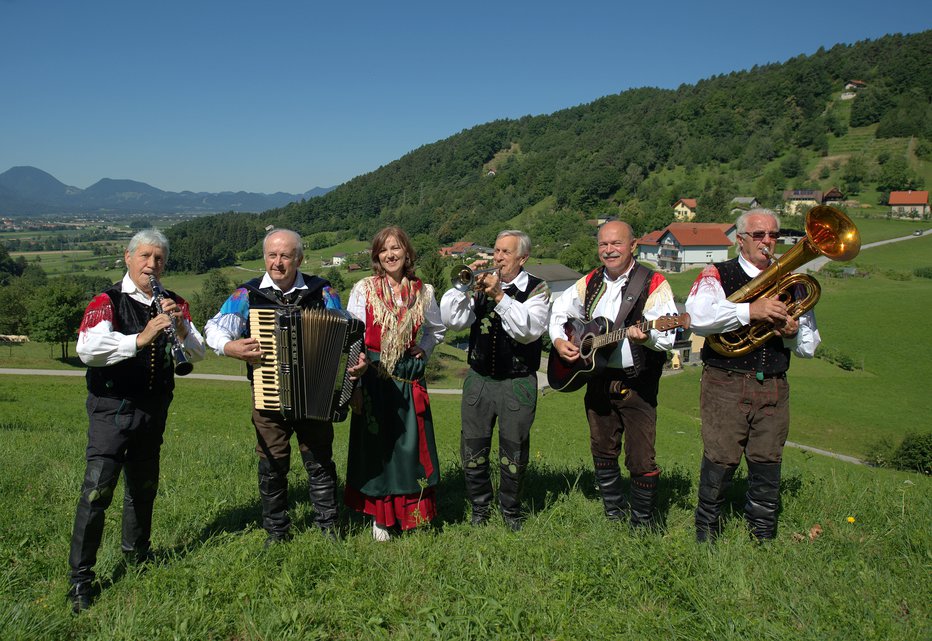 Fotografija: Viže Veselih hmeljarjev so še danes zelo priljubljene. FOTOGRAFIJI: SLAVKO KOLAR
