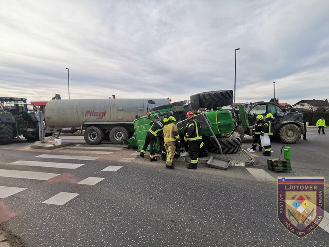 Traktor je močno poškodovan. FOTO: PGD Ljutomer
