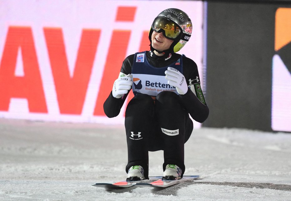 Fotografija: Cene Prevc niti sam ni mogel verjeti, kaj mu je uspelo. FOTO: Annegret Hilse/Reuters
