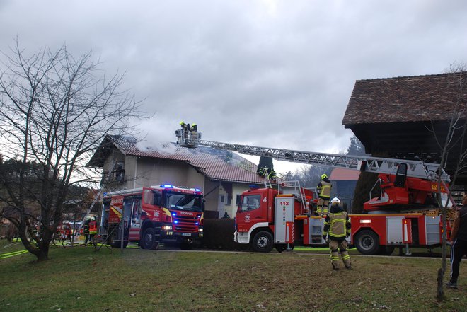 V Studencah je v intervenciji sodelovalo 40 gasilcev z devetimi vozili. FOTO: Gasilska Zveza Žalec
