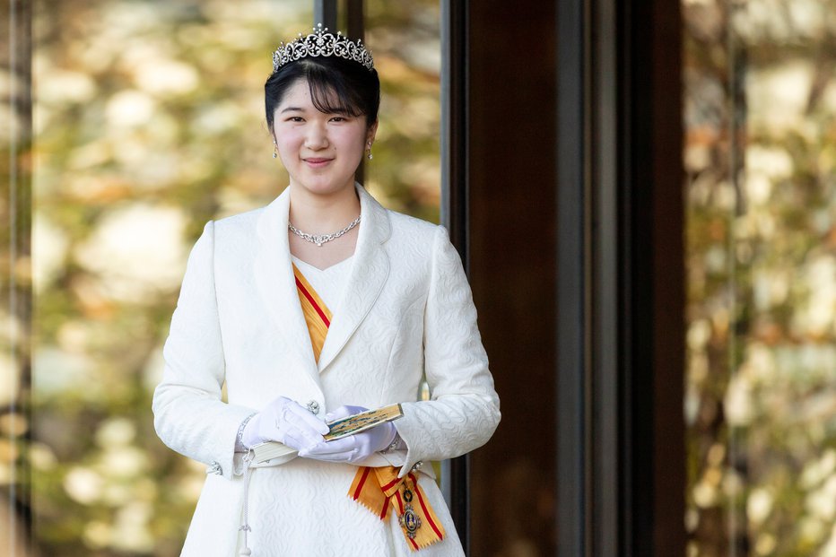 Fotografija: Če cesar na novoletni ceremoniji ni želel razkazovanja razkošja, pa si je Aiko za rojstni dan lahko nadela tiaro. FOTO: Yuichi Yamazaki/Reuters
