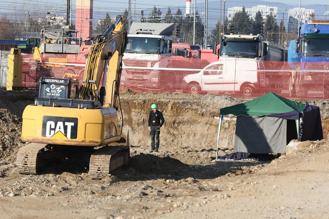 250-kilogramsko bombo so našli med gradbenimi deli. FOTO: Marko Pigac
