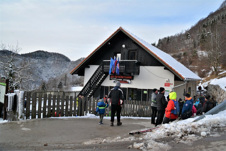 Fotografija: Planinski dom jih je presenetil z novo podobo. FOTOGRAFIJE: Darko Naraglav
