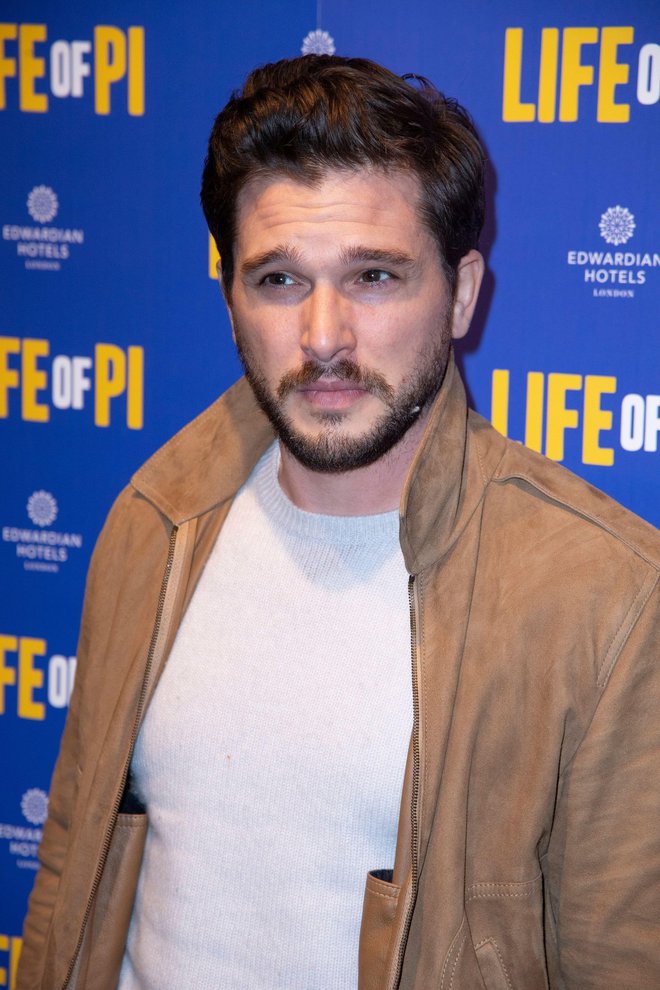 Kit Harington

Igralec je priznal, da je preživel hude čase proti koncu snemanja Igre prestolov in po njegovem zaključku. »Bilo je precej travmatično in vključevalo je veliko alkohola. Na neki točki sem se počutil zelo grozno, kot da ni rešitve, da tako zdaj pač bo.« Odšel je na kliniko za odvajanje in zdaj je dve leti in pol trezen. »Imam otroka in moj zakon je čudovit. Zelo srečen, zadovoljen in trezen sem.«
