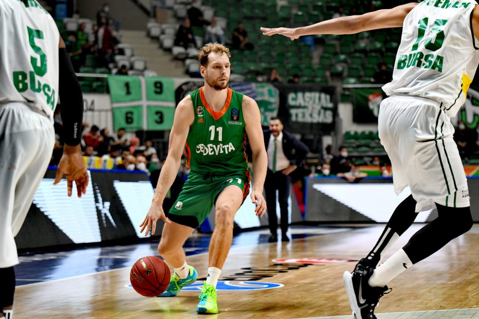 Fotografija: Jaka Blažič je bil prvi strelec Ljubljančanov ob porazu v Bursi. FOTO: Cedevita Olimpija
