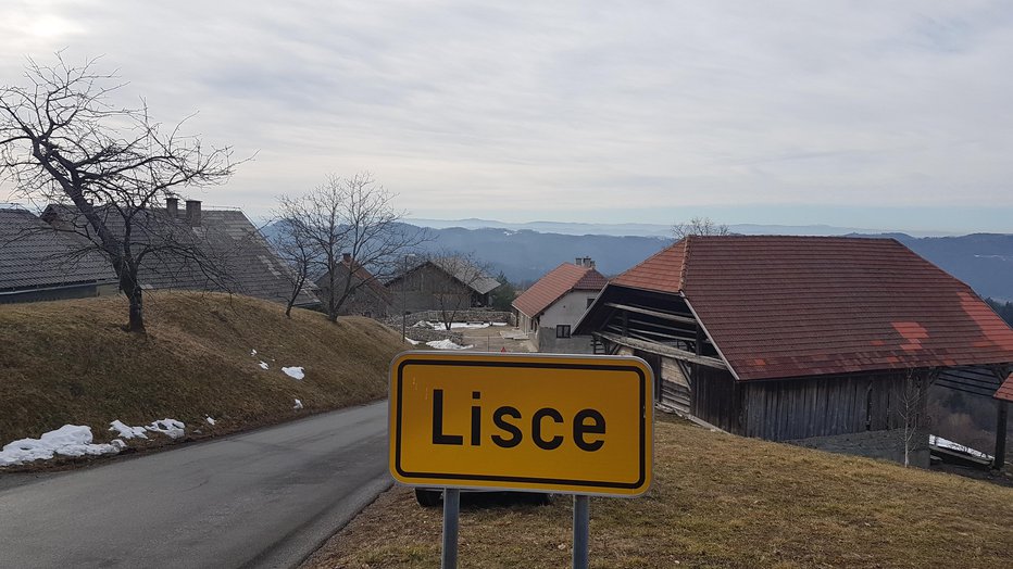 Fotografija: V zaselku Lisce se je zgodil krvavi zločin. FOTO: Tanja Jakše Gazvoda
