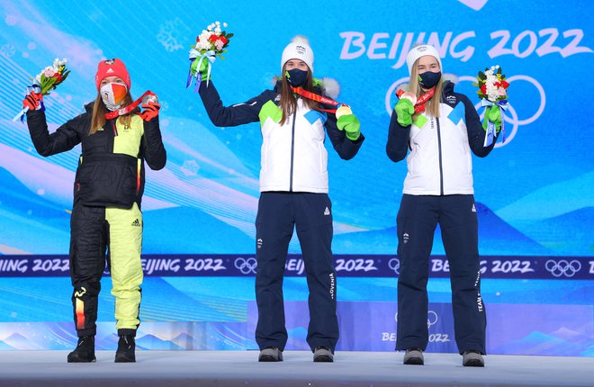 Urša Bogataj, Katharina Althaus in Nika Križnar FOTO: Marko Djurica Reuters
