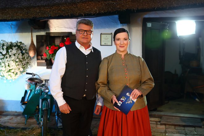 Marjan Nahberger in Natalija Škrlec vodita tradicionalni Ptujski festival.
