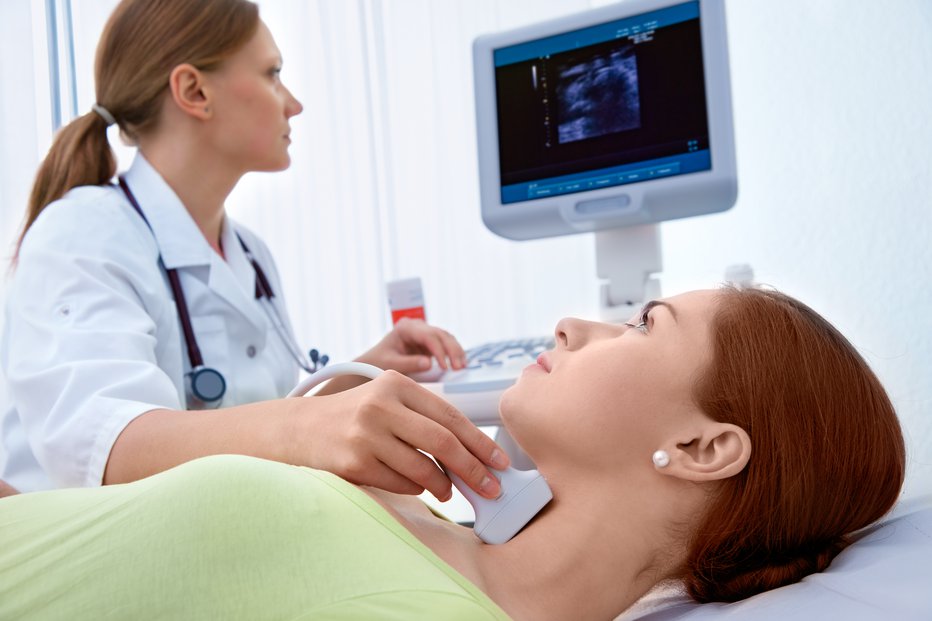 Fotografija: woman getting ultrasound of a thyroid from doctor
