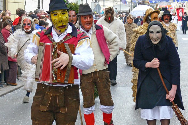 Laufarska družina na ljubljanskih ulicah Fotografije: Primož Hieng
