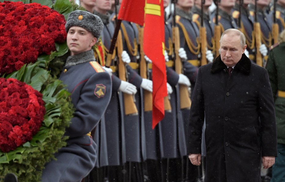 Fotografija: Vladimir Putin je sporočil, da je Moskva pripravljena poiskati diplomatske rešitve ob naraščajočih napetostih z Zahodom zaradi Ukrajine. Obenem je poudaril, da se o njenih interesih ni mogoče pogajati. FOTO: Sputnik, Via Reuters
