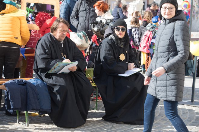 Polne roke dela je imel mestni kronist oz. kot maska mestni pisar Vid Kmetič.
