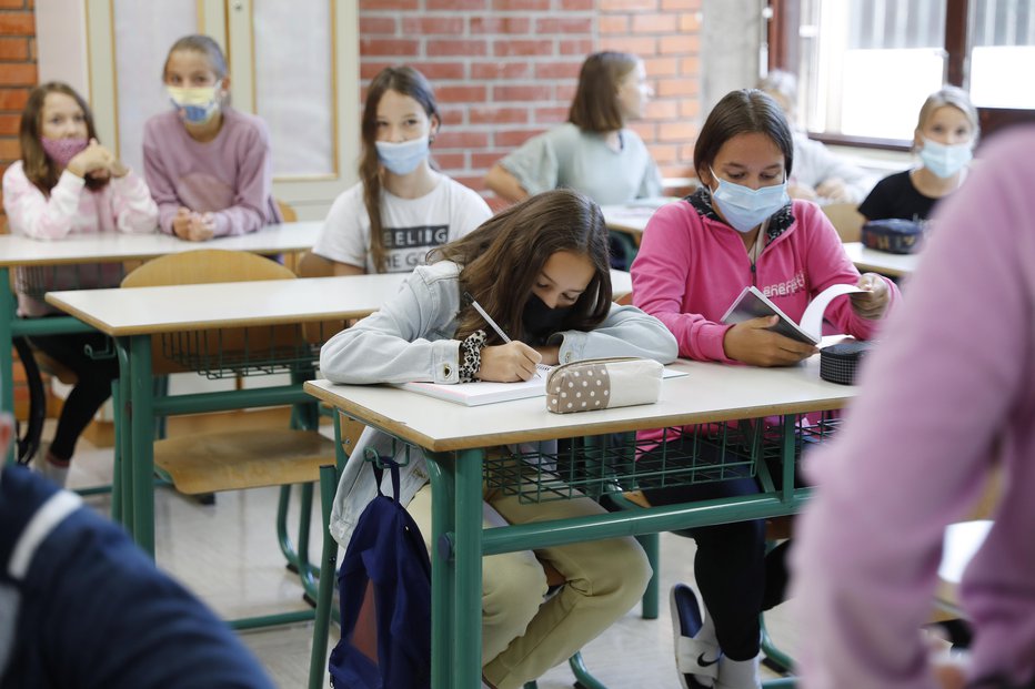 Fotografija: Otroci bodo lahko sneli zaščitne maske. FOTO: Leon Vidic/delo
