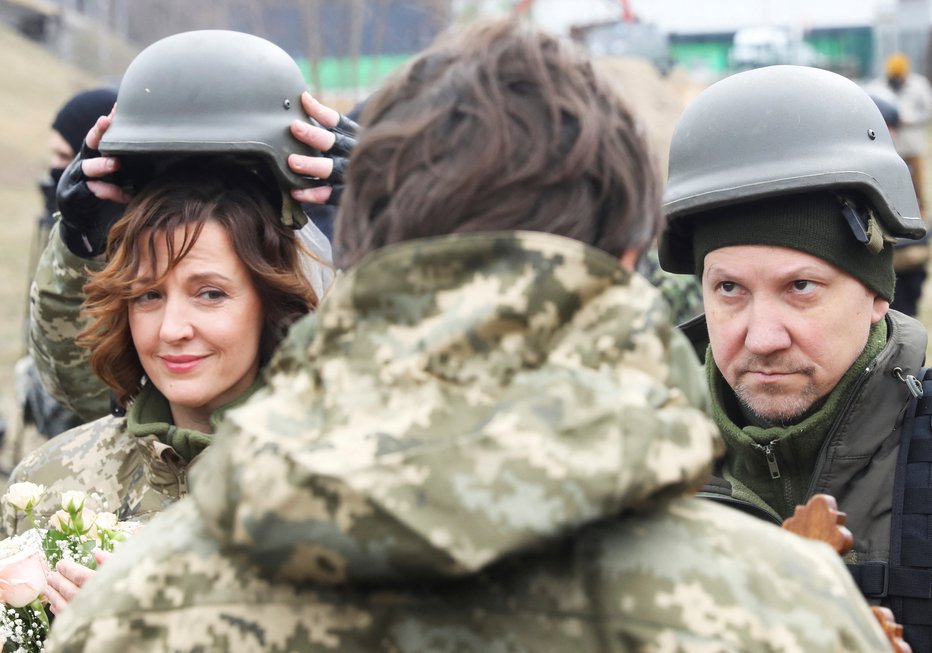 Fotografija: Mladoporočenca. FOTO: Mykola Tymchenko, Reuters
