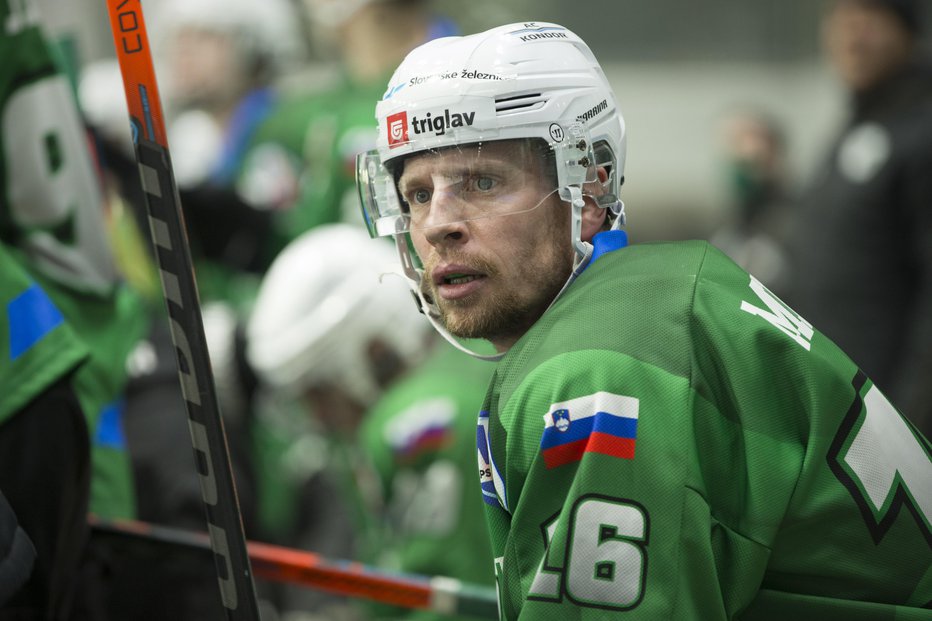 Fotografija: Pred Alešem Mušičem in drugimi zmaji je izziv končnice ICEHL. FOTO: Jure Eržen
