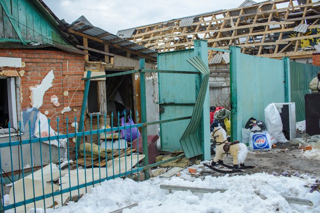 Rusko bombandiranje je zahtevalo nove žrtve. FOTO: Andrey Mozgovoy, Via Reuters
